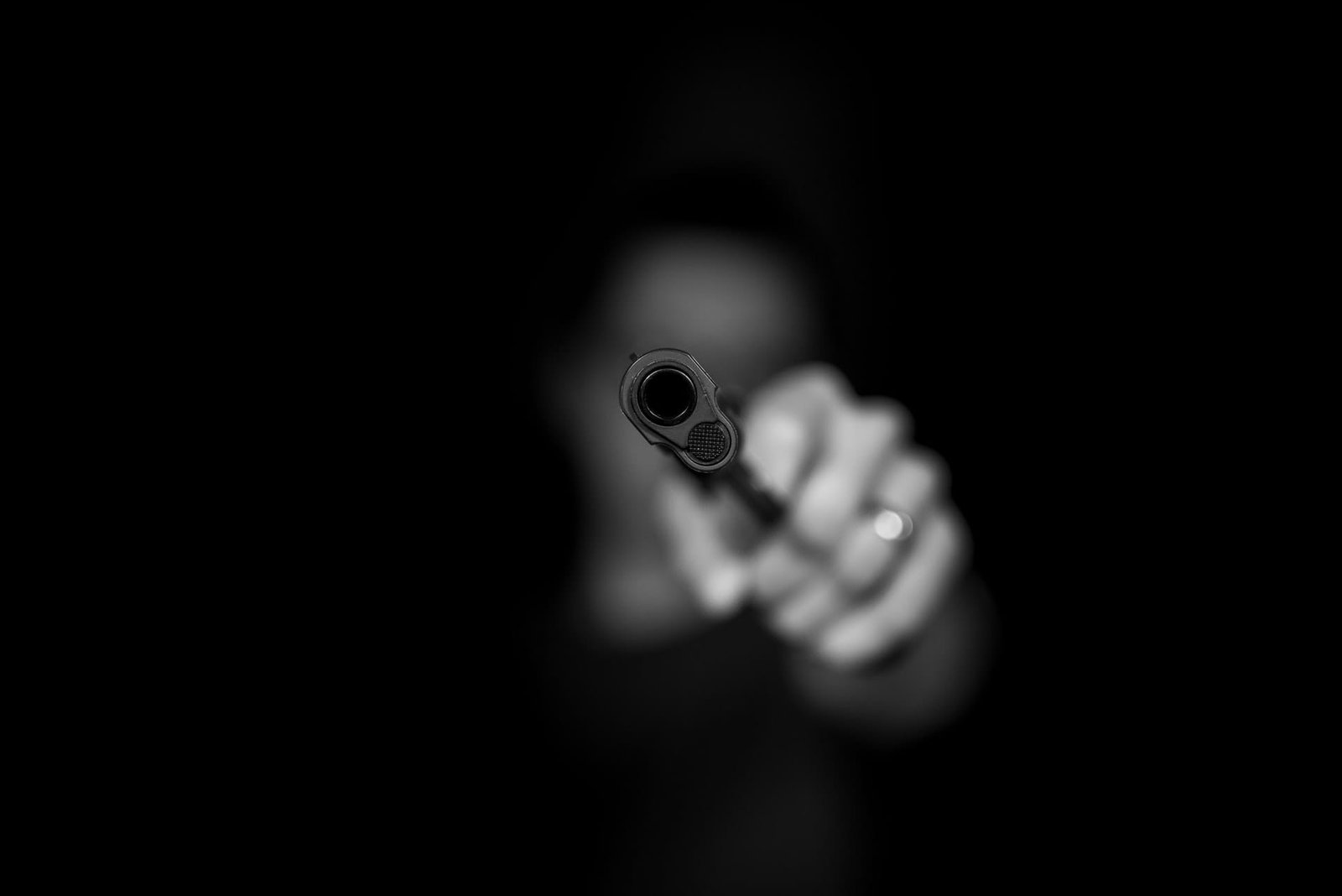 gun max-kleinen-ugdKmhDg1m8-unsplash criminal