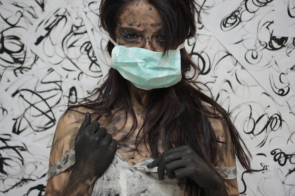 woman-1838149_960_720 mask woman dirty