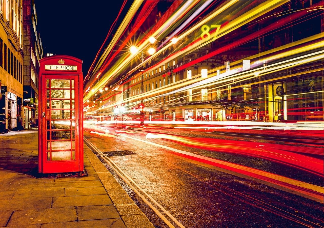 telephone-booth-768610_1280
