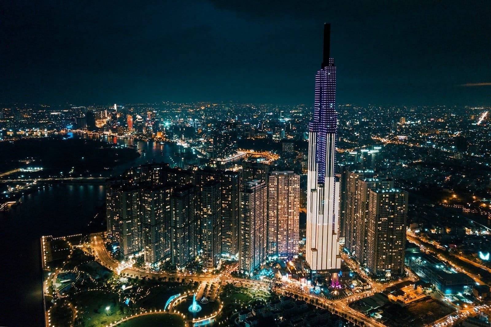 Vietnam – Tron Le city building photo